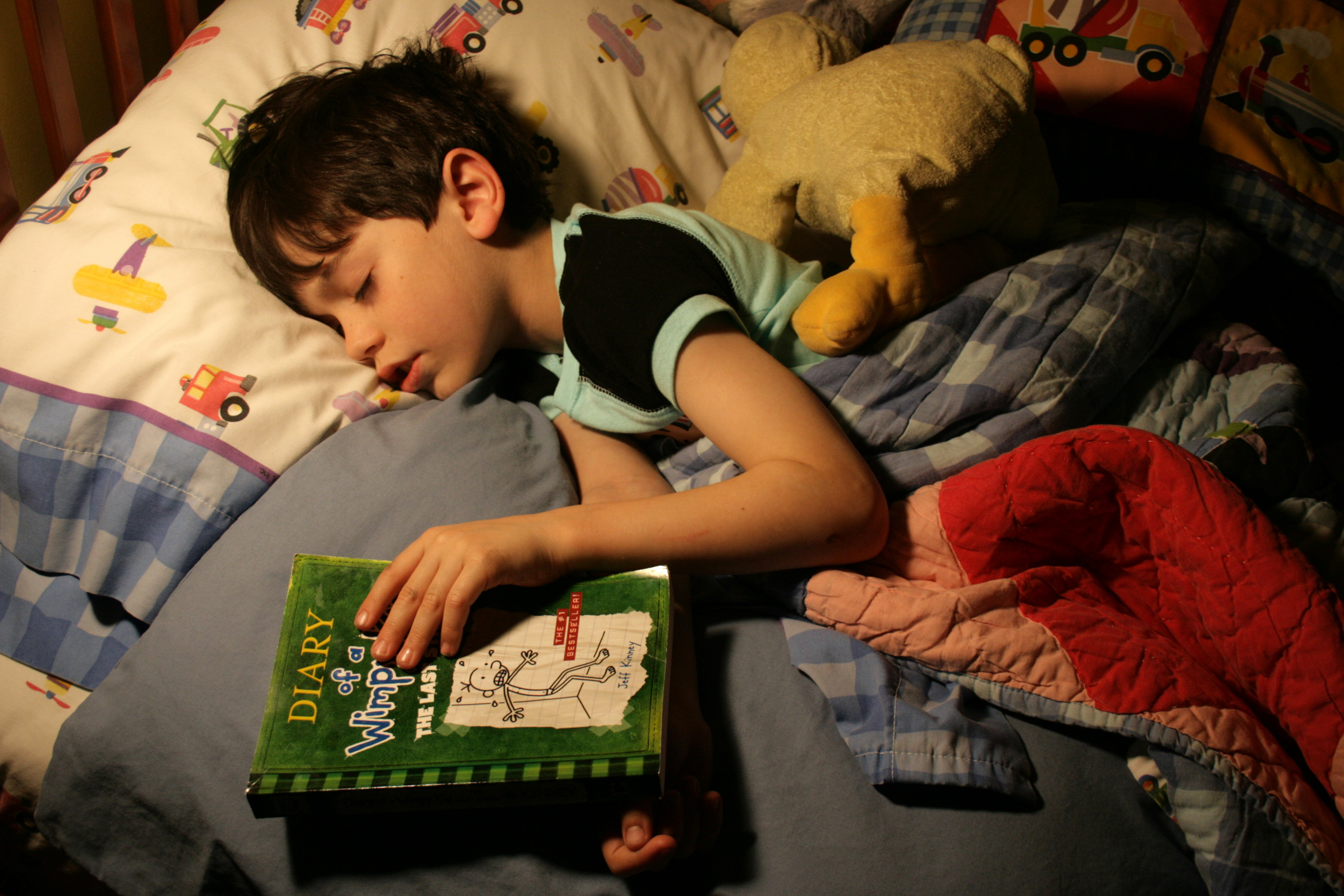 Sleep on dear little child. Чтение перед сном. Kids Sleep time кровати. Luzga мальчики в лагере. Boy story спят.